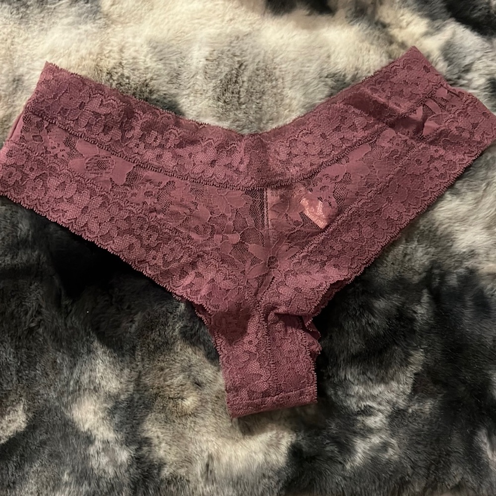 Victoria’s Secret Mauve Lace Cheeky Panty NWT! -Medium